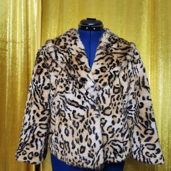 Forever 21 Jackets & Blazers - Forever 21 Animal Print Teddy Jacket